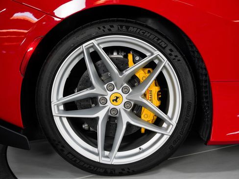 Used 2020 Ferrari 488 Pista Spider image 30