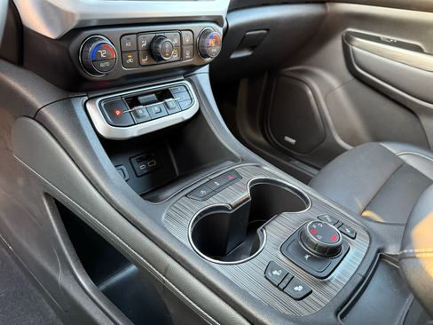 Used 2023 GMC Acadia SLT image 20