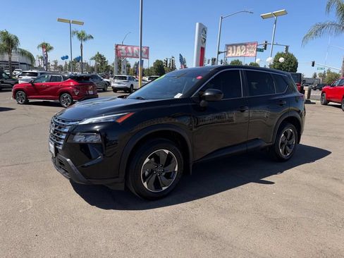 Used 2024 Nissan Rogue SV FWD image 3