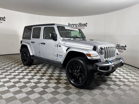 Used 2022 Jeep Wrangler Unlimited Sahara AWD/4WD image 3