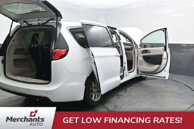 Used 2024 Chrysler Pacifica Touring-L FWD image 46