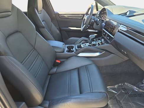 Used 2023 Porsche Cayenne Turbo AWD/4WD image 12