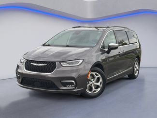 Used 2023 Chrysler Pacifica Limited FWD video 2