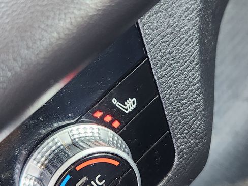 Used 2025 Mitsubishi Outlander ES image 16