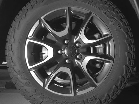 Used 2025 Jeep Compass Trailhawk AWD/4WD image 13