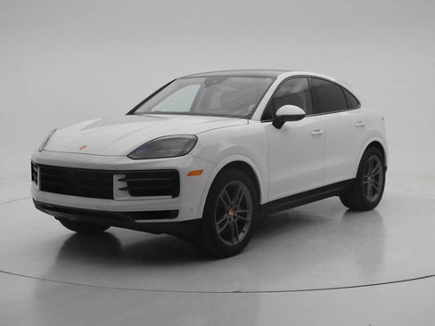Used 2024 Porsche Cayenne Coupe image 1