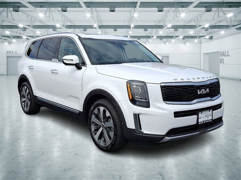 Certified 2022 Kia Telluride S image 1