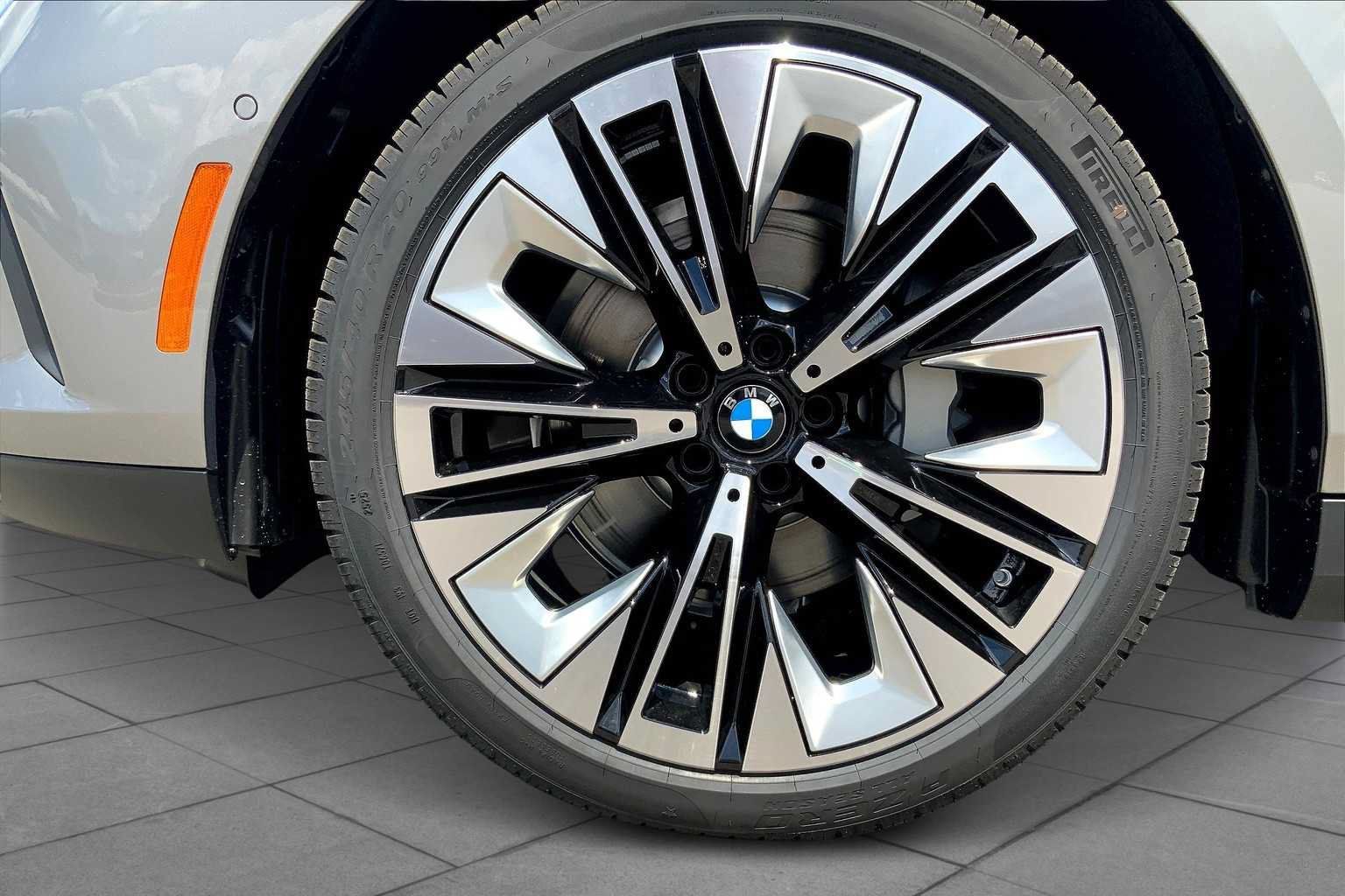 Used 2026 BMW 530i w/ Executive Package RWD image 11