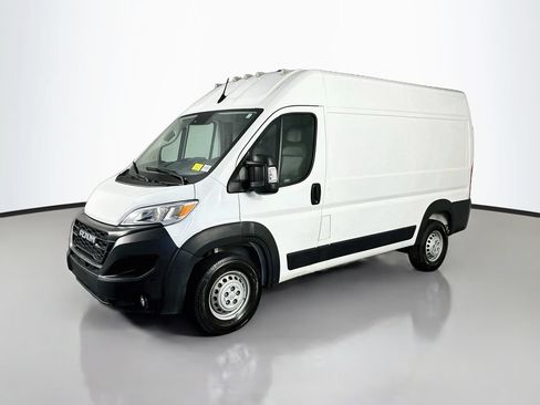 Used 2024 RAM ProMaster 2500 w/ Convenience Group FWD image 3