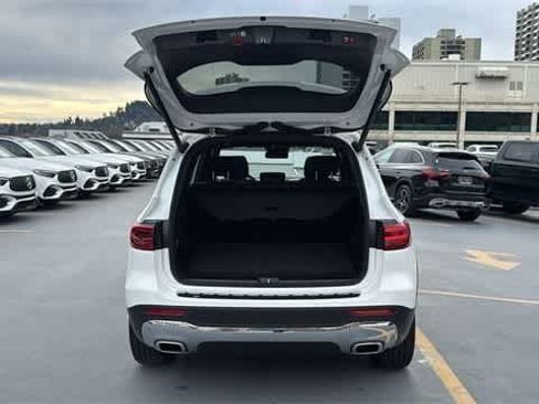 Used 2025 Mercedes-Benz GLB 250 4MATIC image 8