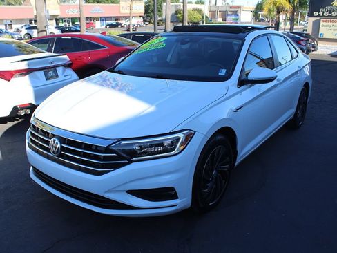 Used 2019 Volkswagen Jetta SEL Premium FWD image 4