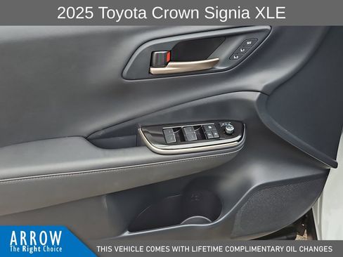 Used 2025 Toyota Crown Signia AWD/4WD image 21