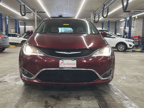 Used 2018 Chrysler Pacifica Touring-L w/ Advanced Safetytec Group image 6