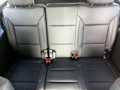 Used 2025 GMC Yukon XL Denali image 18
