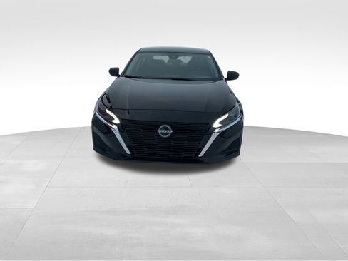 Used 2024 Nissan Altima 2.5 SV image 2