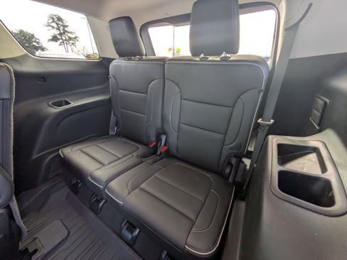 Used 2023 GMC Acadia Denali w/ Denali Ultimate Package image 10