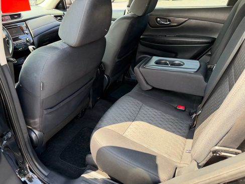 Used 2019 Nissan Rogue S w/ Special Edition Package FWD image 17