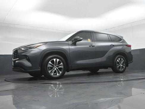 Used 2023 Toyota Highlander XLE FWD image 69