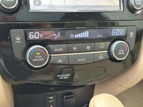 Used 2014 Nissan Rogue SL w/ SL Premium Package image 21