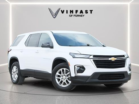 Used 2023 Chevrolet Traverse LS image 4
