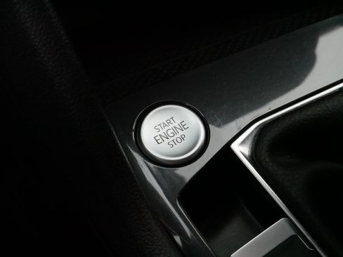 Certified 2022 Volkswagen Tiguan SE image 29