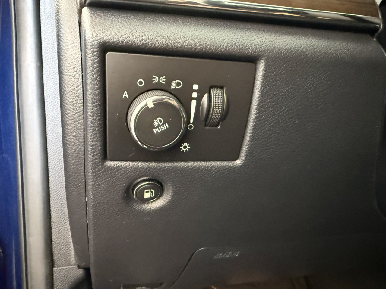 Used 2014 Jeep Grand Cherokee Overland w/ Advanced Technology Group AWD/4WD image 24