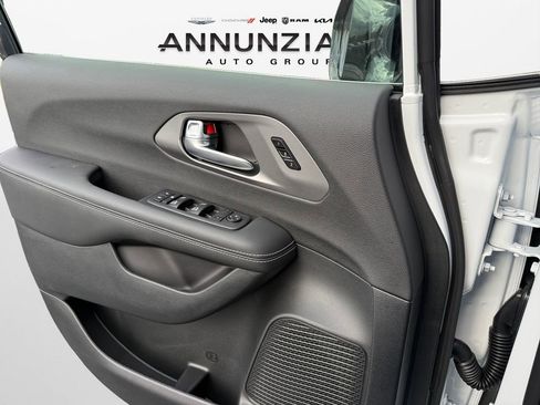 New 2026 Chrysler Pacifica Select image 28