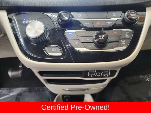 Certified 2022 Chrysler Voyager LX FWD image 18