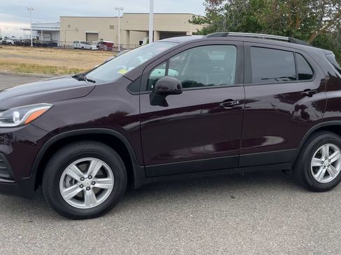 Used 2022 Chevrolet Trax LT w/ Driver Confidence Package AWD/4WD image 3