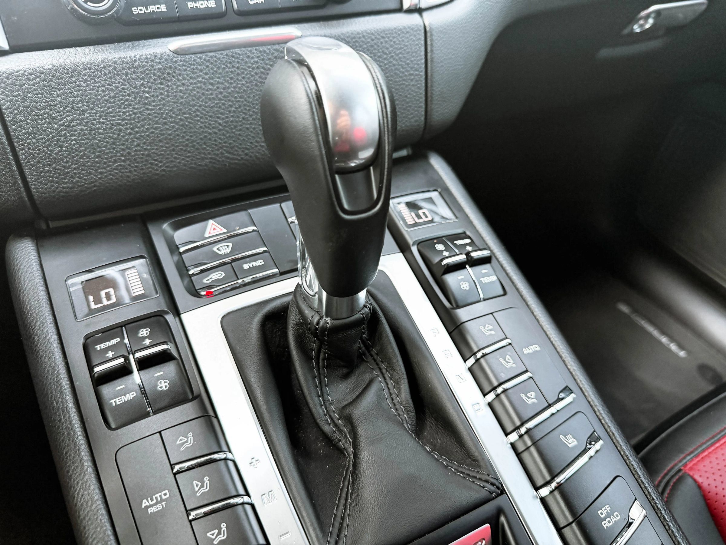 Used 2018 Porsche Macan Sport Edition AWD/4WD image 20