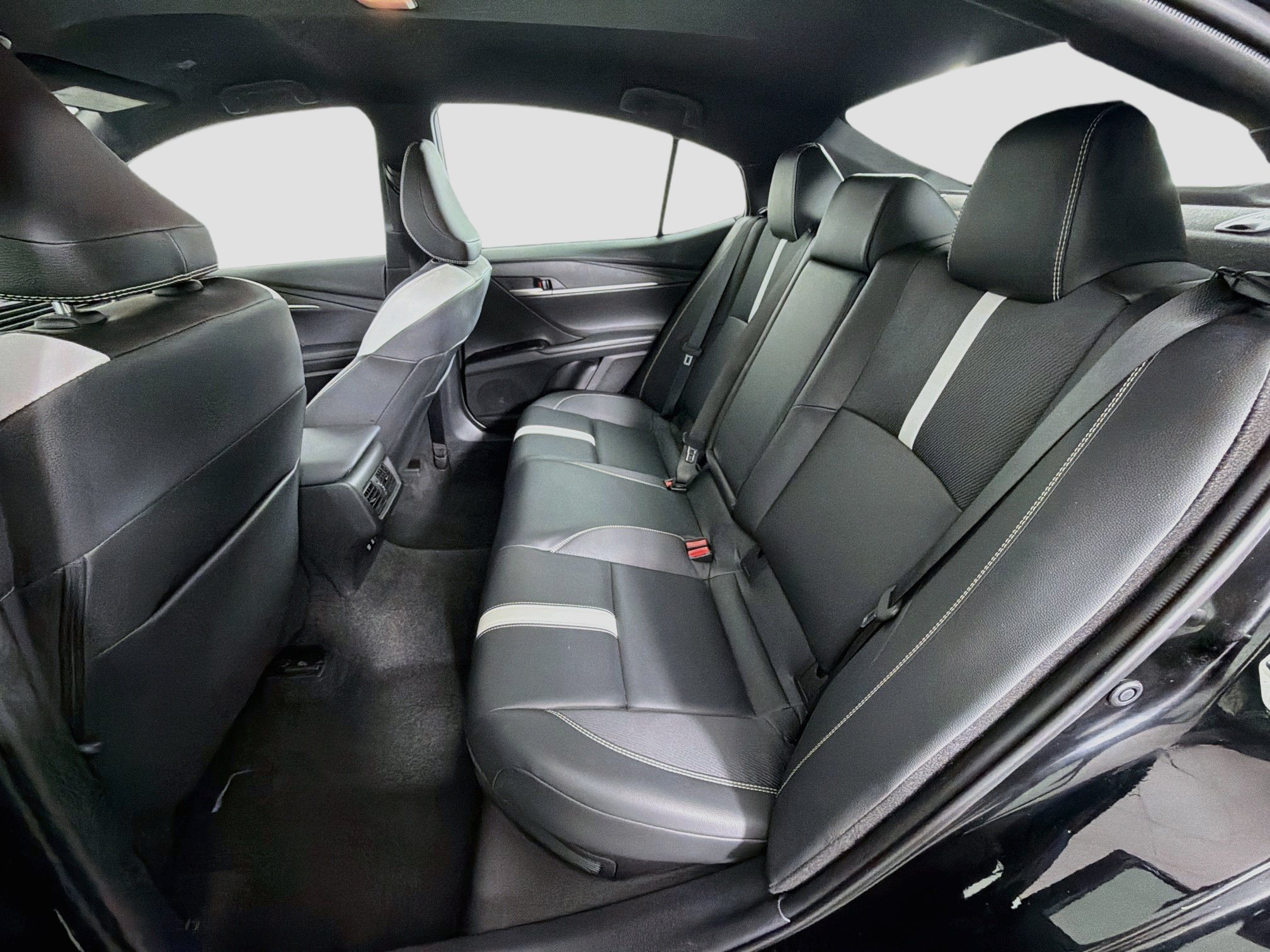 Used 2025 Toyota Camry SE FWD image 27