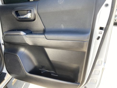 Used 2020 Toyota Tacoma TRD Sport w/ Technology Package RWD image 18