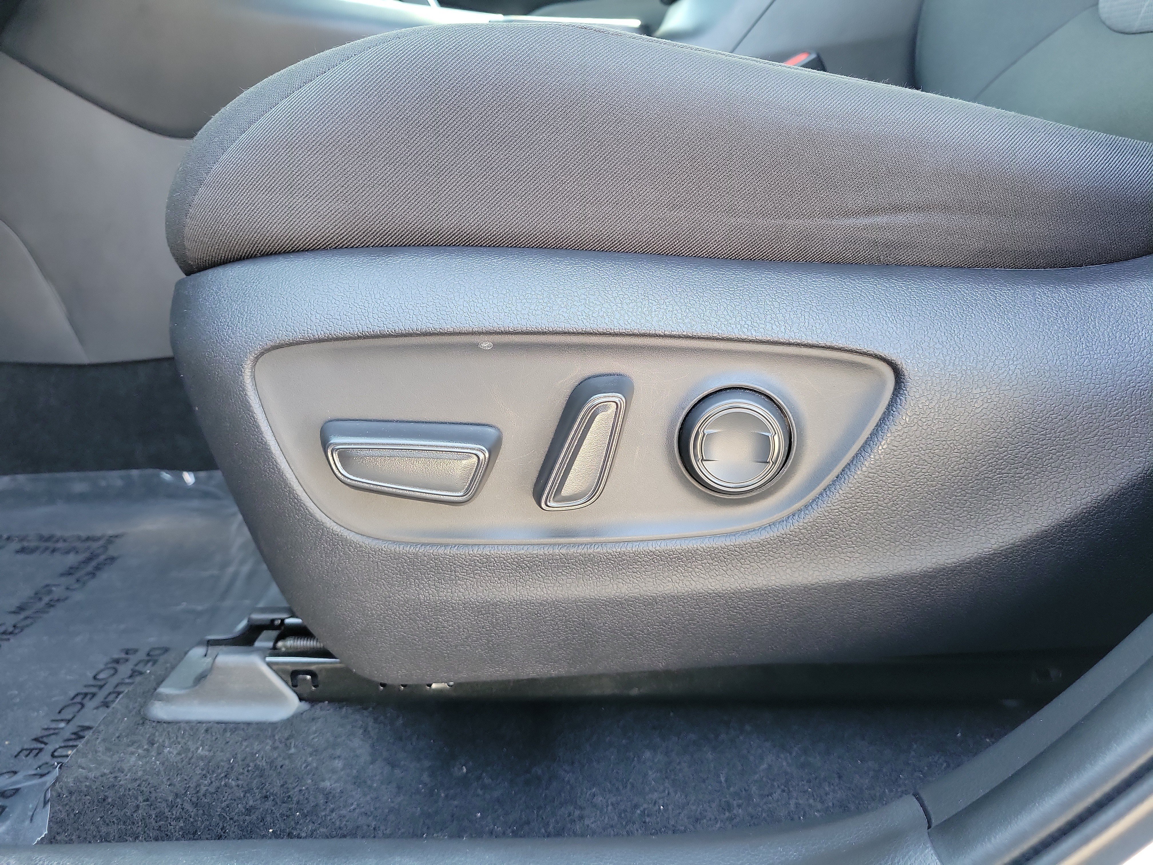Used 2024 Toyota RAV4 XLE FWD image 14