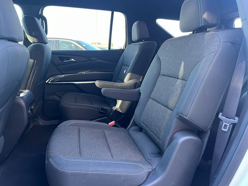 Used 2025 Chevrolet Traverse LT image 31