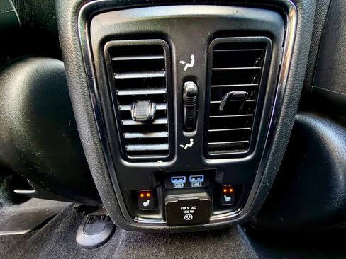 Used 2020 Jeep Grand Cherokee Overland AWD/4WD image 27