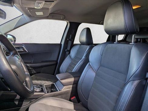 Used 2024 Mitsubishi Outlander SE image 12