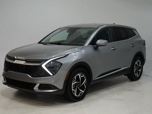 Used 2025 Kia Sportage LX image 3