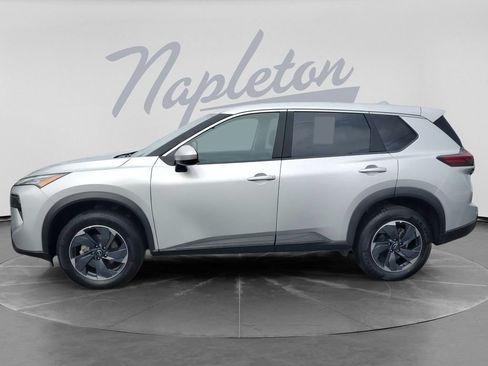 Used 2025 Nissan Rogue SV FWD image 4