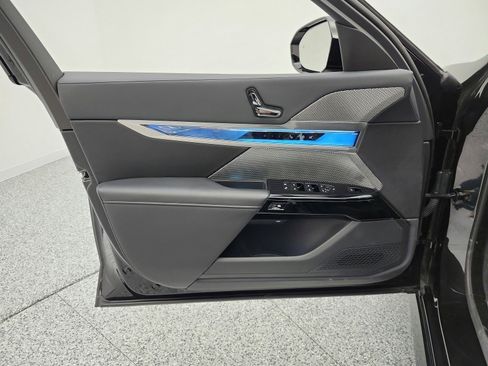 Used 2025 BMW 740i RWD image 12