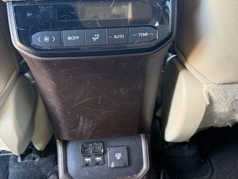 Used 2020 Toyota Highlander Limited image 26