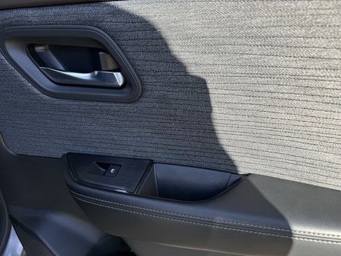 Used 2023 Nissan Rogue SV image 38