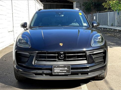 Certified 2025 Porsche Macan image 8