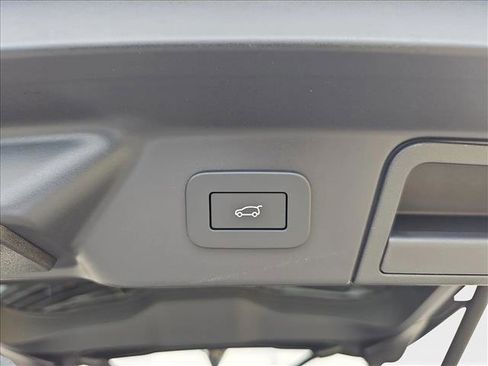 New 2025 Land Rover Range Rover Velar Dynamic SE image 8