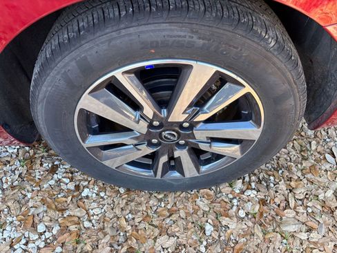 Used 2025 Nissan Versa SV image 17