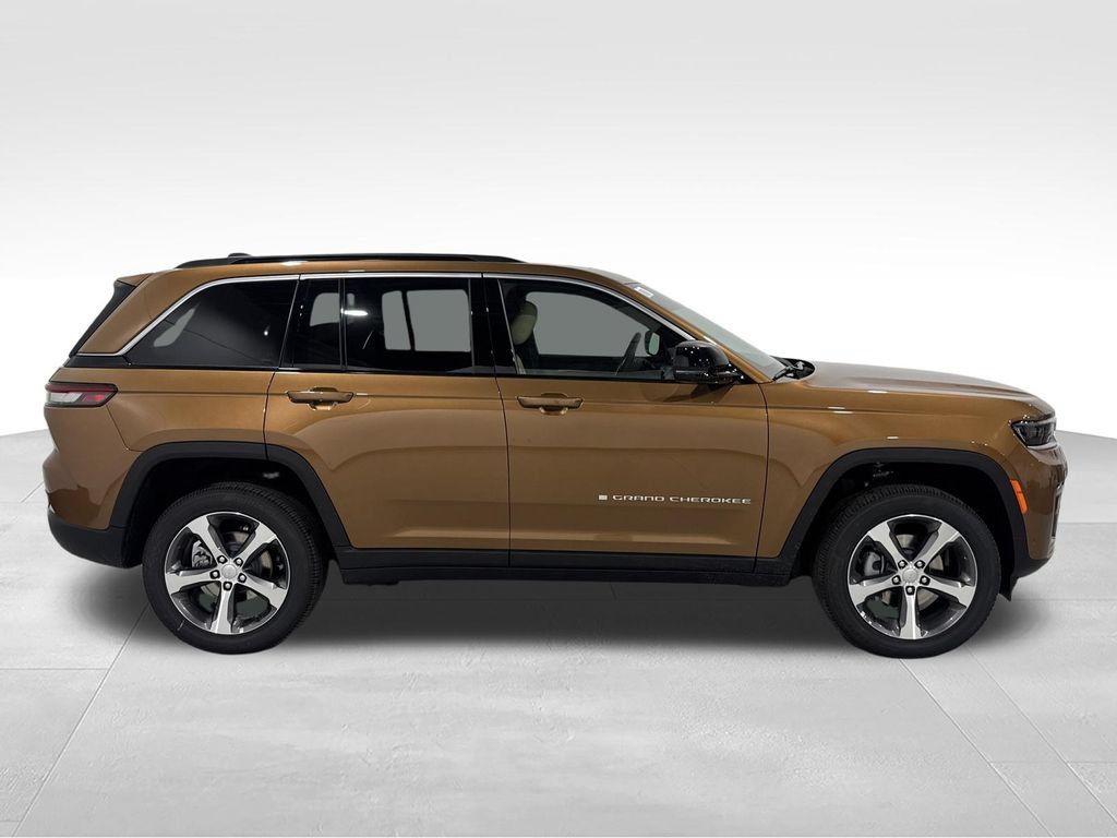 New 2026 Jeep Grand Cherokee Limited w/ Luxury Tech Group II AWD/4WD image 20
