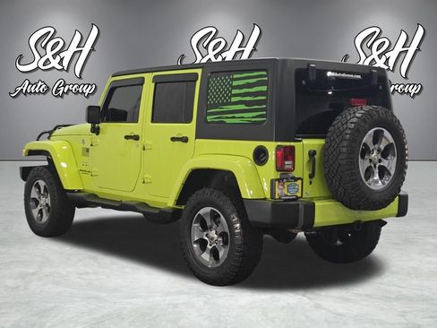 Used 2016 Jeep Wrangler Unlimited Sahara w/ Connectivity Group AWD/4WD image 12