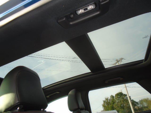 Used 2024 Ford Edge ST-Line w/ Class II Trailer Tow Package AWD/4WD image 5