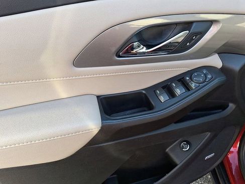 Used 2022 Chevrolet Traverse LT w/ LT Premium Package image 24