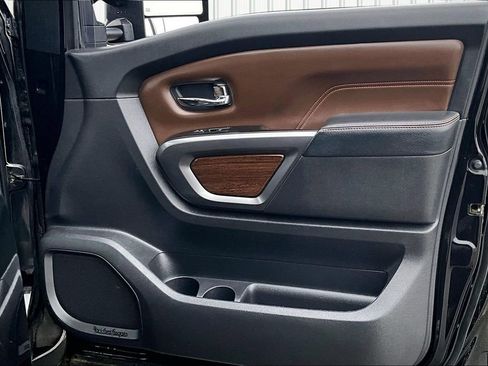 Used 2018 Nissan Titan Platinum Reserve image 28