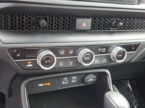 Used 2025 Honda CR-V EX image 16